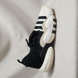 Adidas Trae Young 2.0 Super Villain Basketball sneakers (mens size 8.5)
